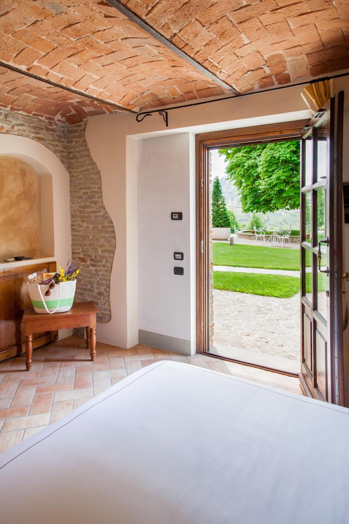 Relais Montemarino Hotell Borgomale Eksteriør bilde